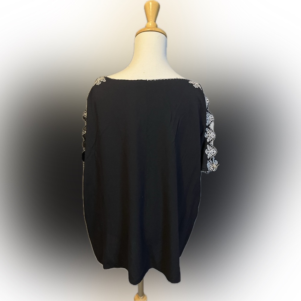 Umgee Embroidered Black Loose Fitting Top size M - Picture 4 of 12
